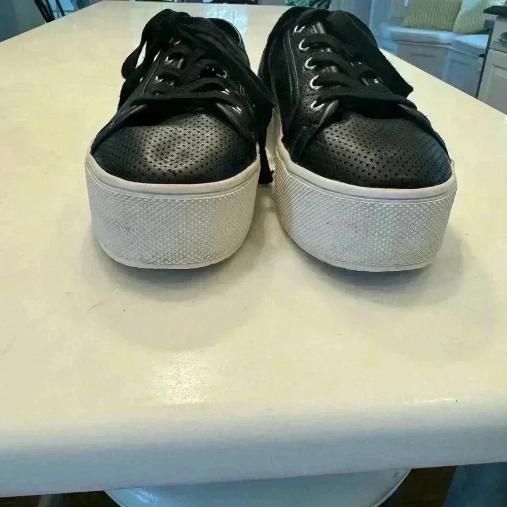 Steve Madden women’s sneakers black leather w/ white chunky soles size 8.5